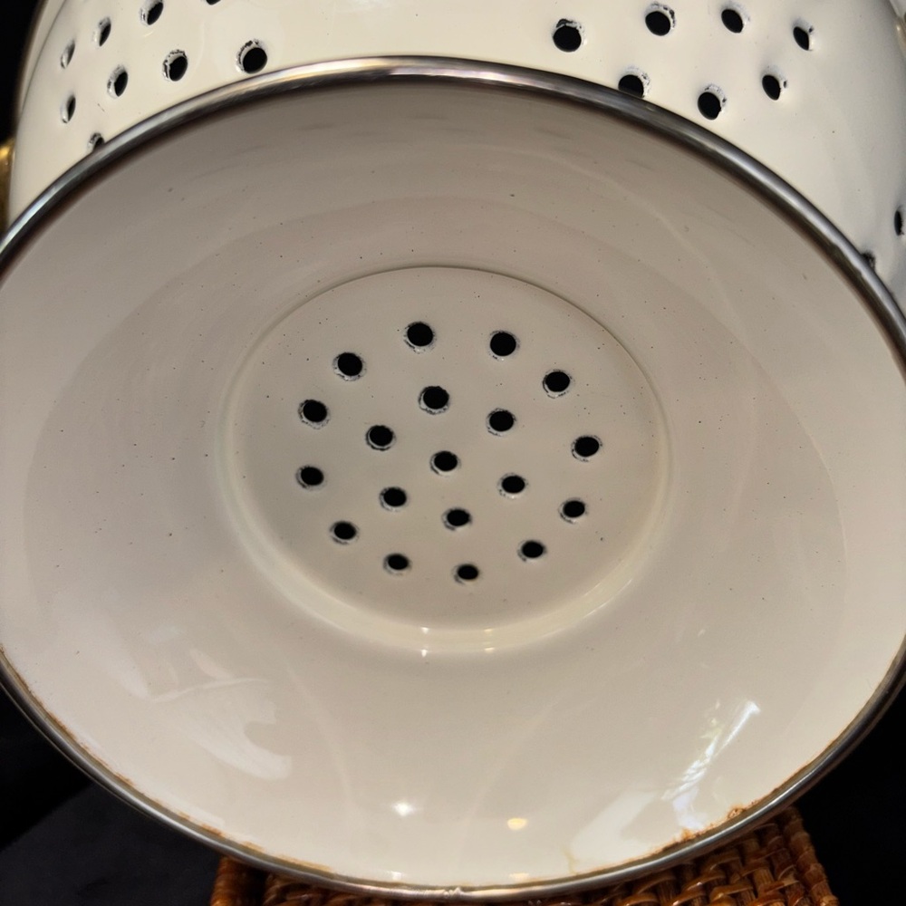 Vintage Fruit Pattern Metal 🤘 Colander with Gold Handles - Picture 5 of 6